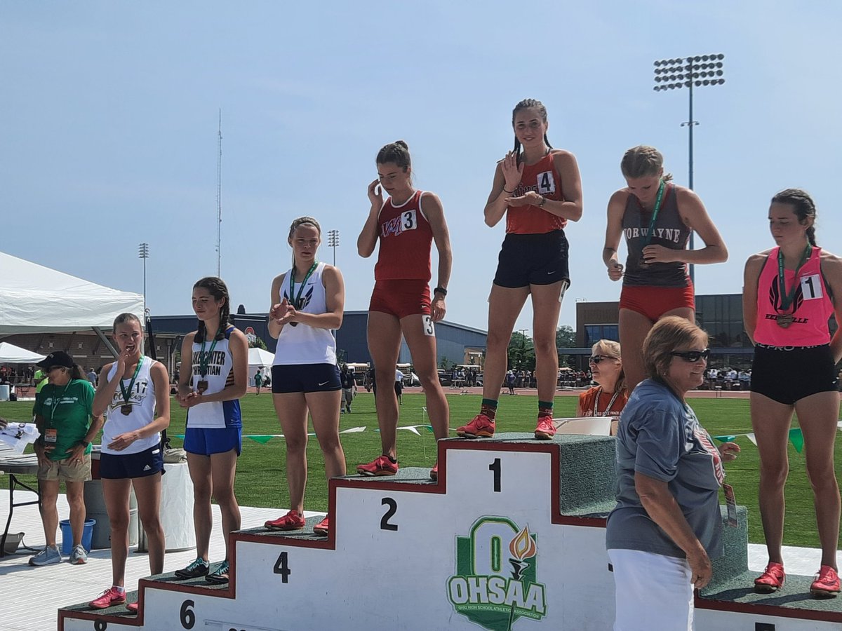 ShayneNissen's tweet photo. Sydnee Sinn second on the podium the 800 https://t.co/cZcNnoLwe0