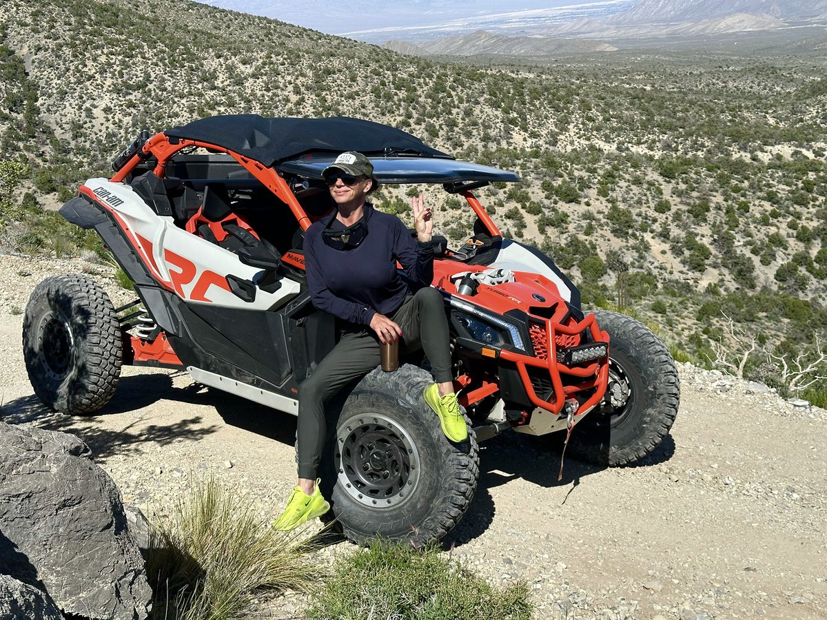 Taking it all in! 🙏🏼
#naturelover #happyplace #enjoytheride 
✌🏼☀️😎 🏔️