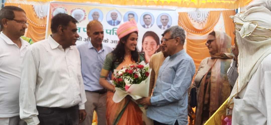 BBBatra's tweet photo. जींद के गांव गोसाईखेड़ा निवासी भूप सिंह जी की सुपुत्री अंकिता पवार द्वारा यूपीएससी में 28वा रैंक प्राप्त कर आईएएस में चयनित होने पर उनको शुभकामनाएं दी व उनके बेहतरीन भविष्य की कामना की !! https://t.co/SElINS9jrS