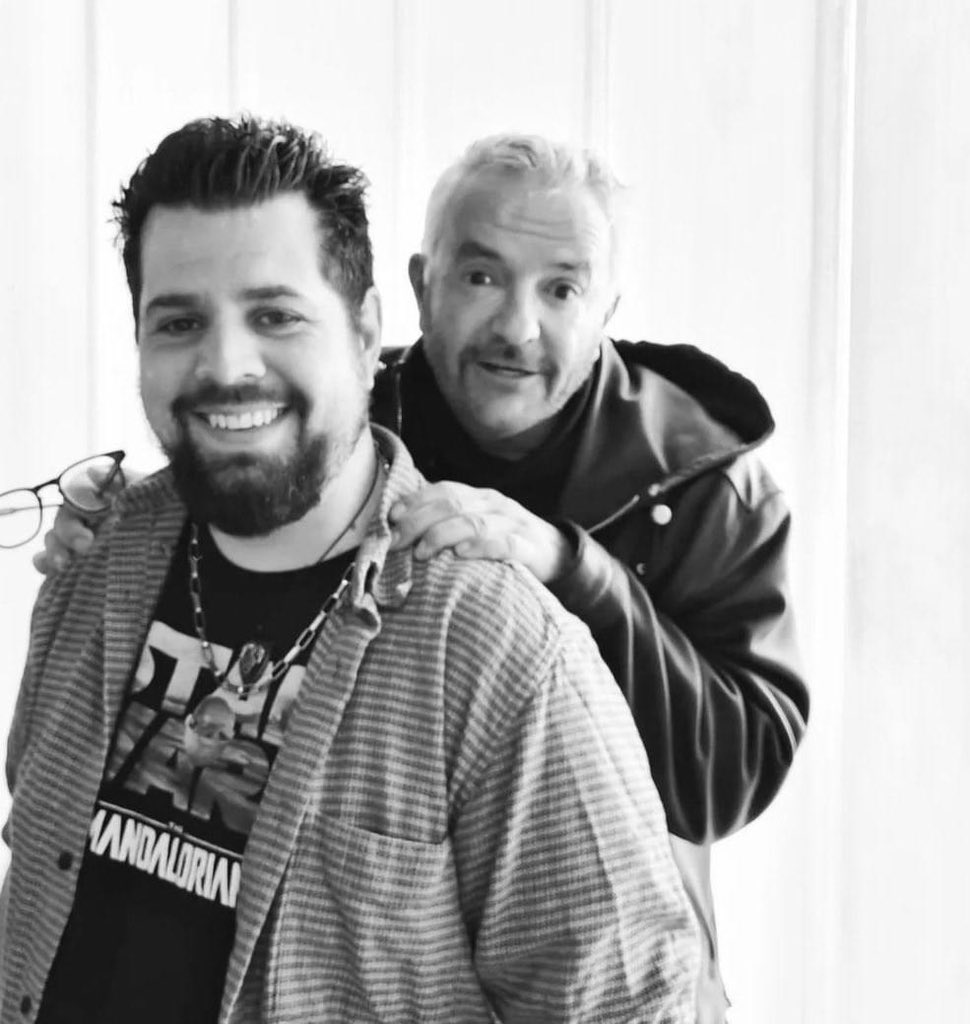 Zazieonline's tweet photo. Dernière soirée
#TheVoice, la finale.
Avec #Aurélien.
La photo dit bien ce qu’il est:
Solaire, authentique, généreux.
Le type derrière, c’est le gagnant de toutes les saisons : @BrunoBerberes1. https://t.co/2a5Wf5gHmZ
