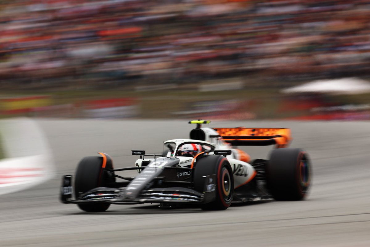 F1's tweet photo. Lando Norris will start Sunday from P3! 👊

Take a bow 👏

#SpanishGP #F1 @LandoNorris https://t.co/uO9Bd9iJpx