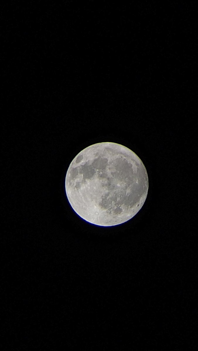 部屋の窓から
眼視でお月見