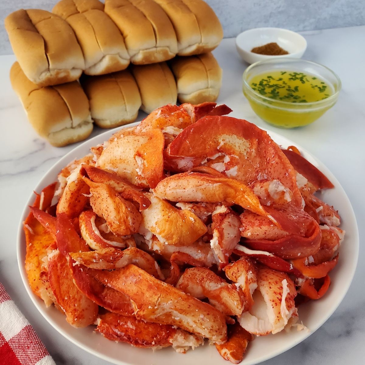 AllFreshSeafood's tweet photo. 𝙂𝙚𝙩 𝙞𝙣 𝙡𝙤𝙗𝙨𝙩𝙚𝙧 𝙡𝙤𝙫𝙚𝙧𝙨, 𝙬𝙚'𝙧𝙚 𝙜𝙤𝙞𝙣𝙜 𝙨𝙝𝙤𝙥𝙥𝙞𝙣𝙜 🦞🎉 Today only, buy 2 pounds of our fresh Maine lobster meat and we'll add a third pound of Maine lobster knuckle &amp; claw meat for HALF OFF 🎉🙌 Use code HALFOFF at checkout to secure your savings! 🌊 https://t.co/nepccUIgec