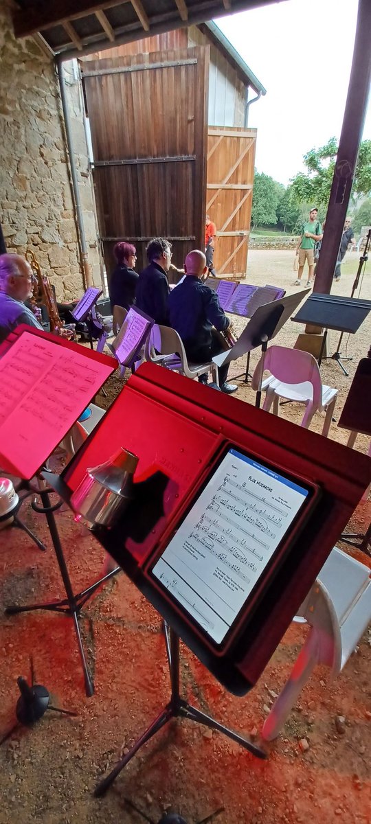 JeFCourtes's tweet photo. Le medium band et le #jet19 #Bigband de #Villedetulle en concert à la salle de concert du château de @Sedieres @thidav @Departement19 @PascalCOSTE https://t.co/5I06tEtKzZ