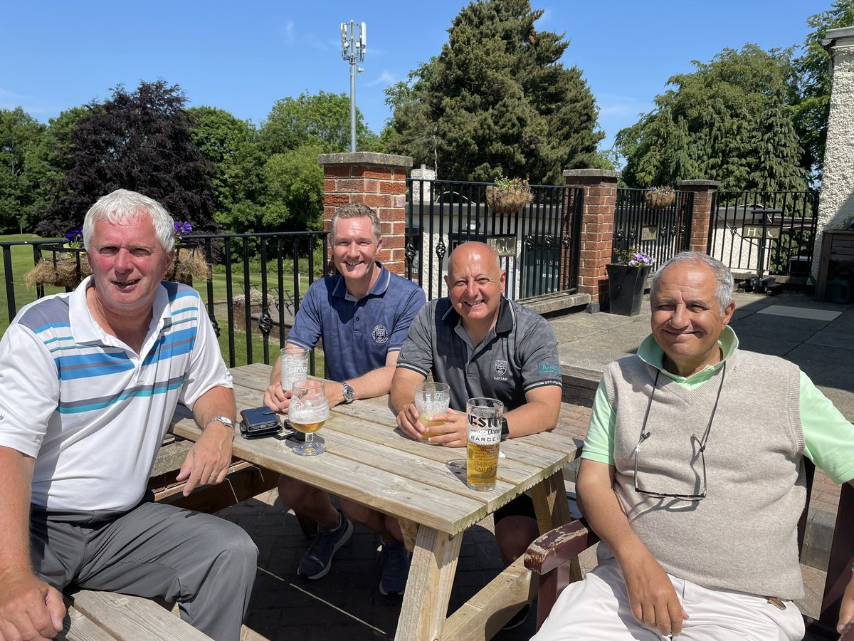 Mark28Allen's tweet photo. @Hillsborough_GC for another defeat for the Captain &amp; Pro today against Dave Grocutt (President) and @No2ofTheBLB  the course was 👌 #golf https://t.co/1eLTznP1dY