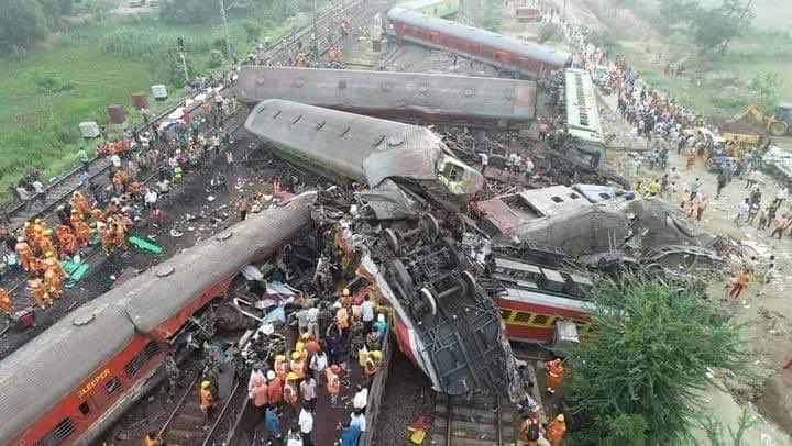 With heartfelt condolences ⚘💐 😔
I pray to God that those who have survived get well soon 🙏

#IndianRailways You Have To Take Strict Action On Them Who Are Guilty In #OdishaTrainAccident