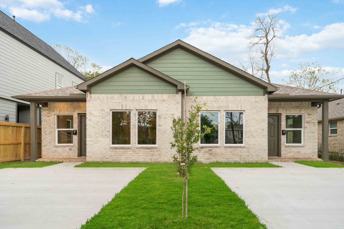 DonovanBuilds's tweet image. I have exited 16 (32 units) of these so far in a little over a year with 6 more finishing up in the next 60 days

If I could raise all debt for a new build duplex up to 80% of the completed value here’s how I’d structure it

- $80k for the land 
- $10k for plans/permits
-$200k…