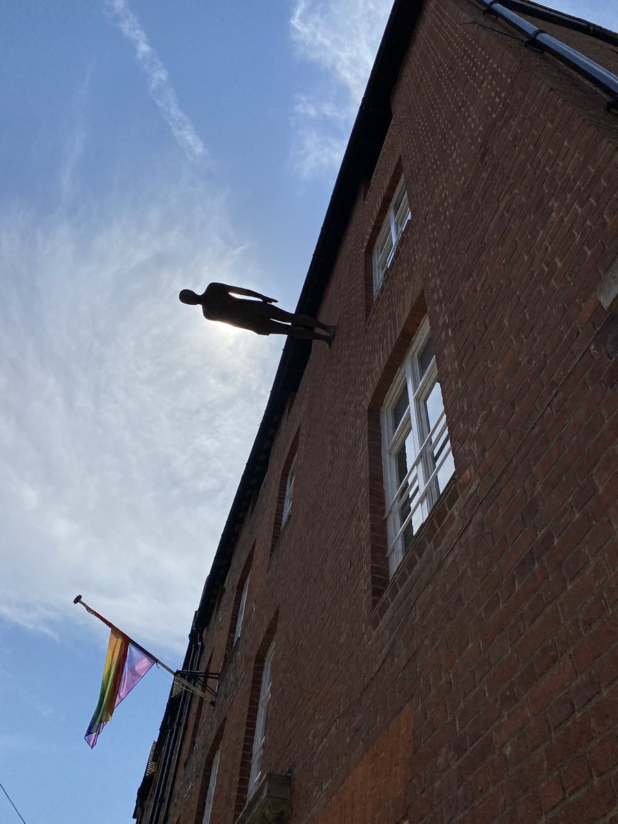 RFCook_Films's tweet photo. I took a short trip out to find an #AntonyGormley statue that has been on my doorstep for nearly 25years that I had no idea about until last week.
#Eton #Art #statue #EdgeII #publicart #publicsculpture #publicspaces #berkshire #UK https://t.co/GUKrDY2ImR