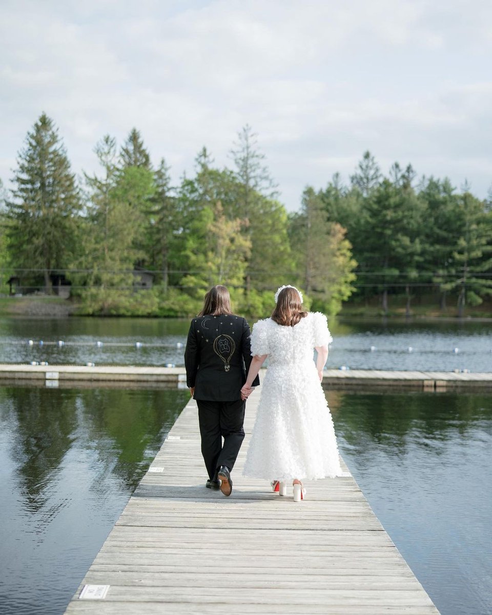 equallywed's tweet photo. We're a wee bit obsessed with all the gorgeous details from power couple Beanie Feldstein and Bonnie-Chance Roberts' lakeside wedding, including their custom @gucci attire. All photos by @corbingurkin.⁠ More on https://t.co/WM6DIp84CT. https://t.co/JmVCKVinwH