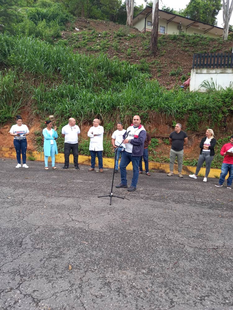 Actividad práctica desarrollada por los choferes del Grupo de Transporte de la Dirección Nacional el Día de la Técnica ,sobre el conocimiento de las señales del  tránsito. 

#CubaPorLaVida #CubaCoopera #RaulEsRaul