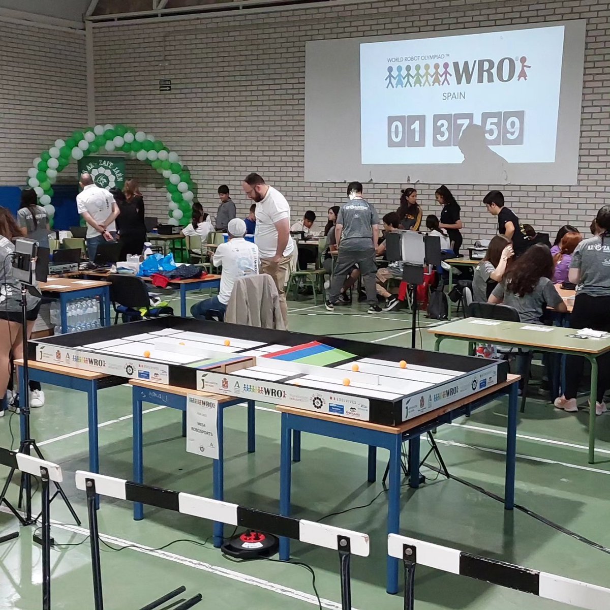 IESAZZAITjaen's tweet photo. Impresionante ambiente vivido en #WROJAEN2023 , Equipos de 4 localidades distintas representarán a la provincia en la final nacional de @wrobotoes .
El @IESAZZAITjaen estará en Future Innovators con Azzaiteras Oceanix (grandísimo proyecto) y en RoboSports con Azzaiteras Maluga https://t.co/9jW8Um33r2