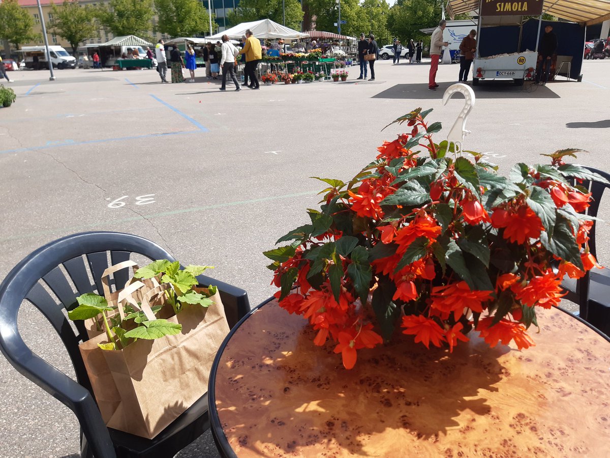 MarkkuHapponen's tweet photo. Perinteinen ostoskäynti #salontori'lla kesäkuun ensimmäisenä lauantaina. https://t.co/XJiNmJXIZs