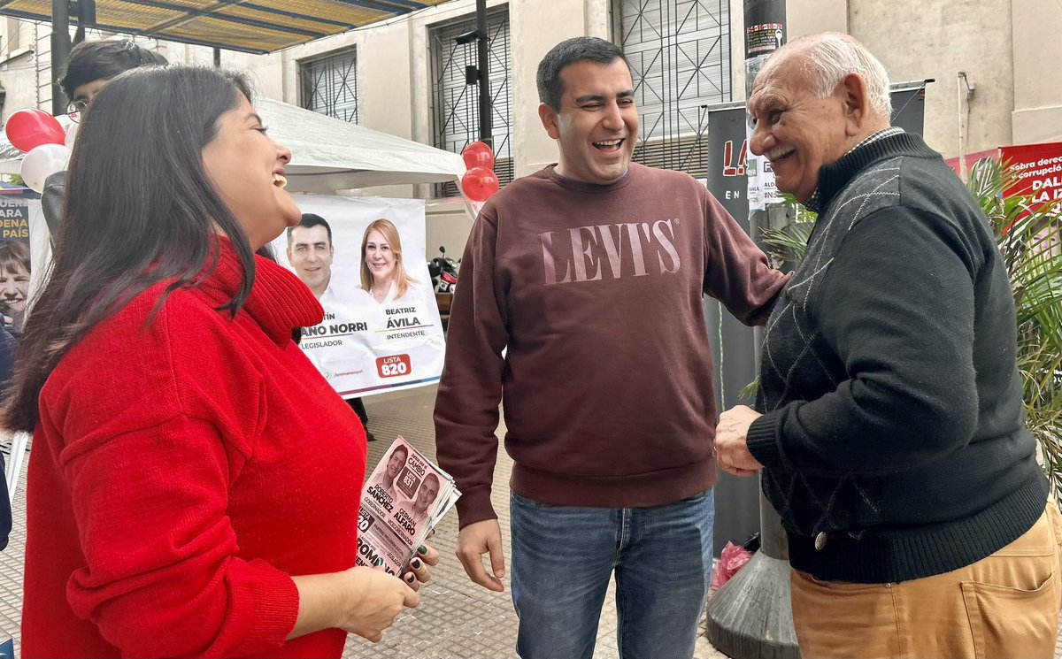 ARomanoNorri's tweet photo. Último sábado previo a los comicios, acercando el voto a los vecinos en el centro de nuestra ciudad.

¡A no bajar los brazos, los tucumanos merecemos vivir mejor!

#Lista820 #JxC https://t.co/dM6FOqDQOS