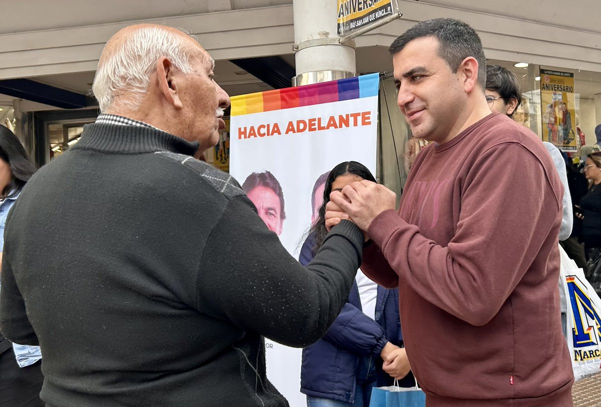 ARomanoNorri's tweet photo. Último sábado previo a los comicios, acercando el voto a los vecinos en el centro de nuestra ciudad.

¡A no bajar los brazos, los tucumanos merecemos vivir mejor!

#Lista820 #JxC https://t.co/dM6FOqDQOS