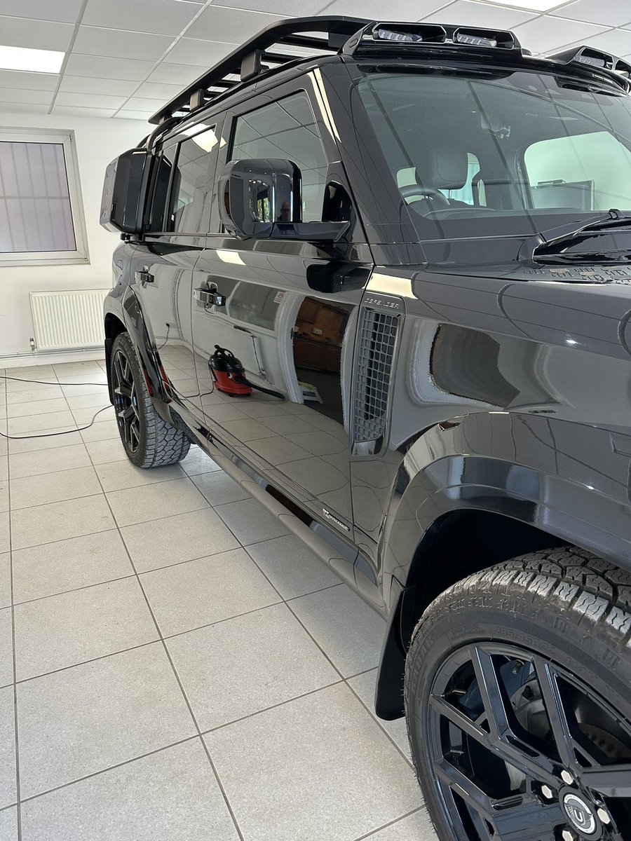 raytizzard's tweet photo. Good day @roardetailing @autoglym #snowfoam and #ceramicspray made light work of @MINI #countryman and @LandRover_UK #defender #gloss #ceramics #detailing #protected https://t.co/H0lqn2NXqa