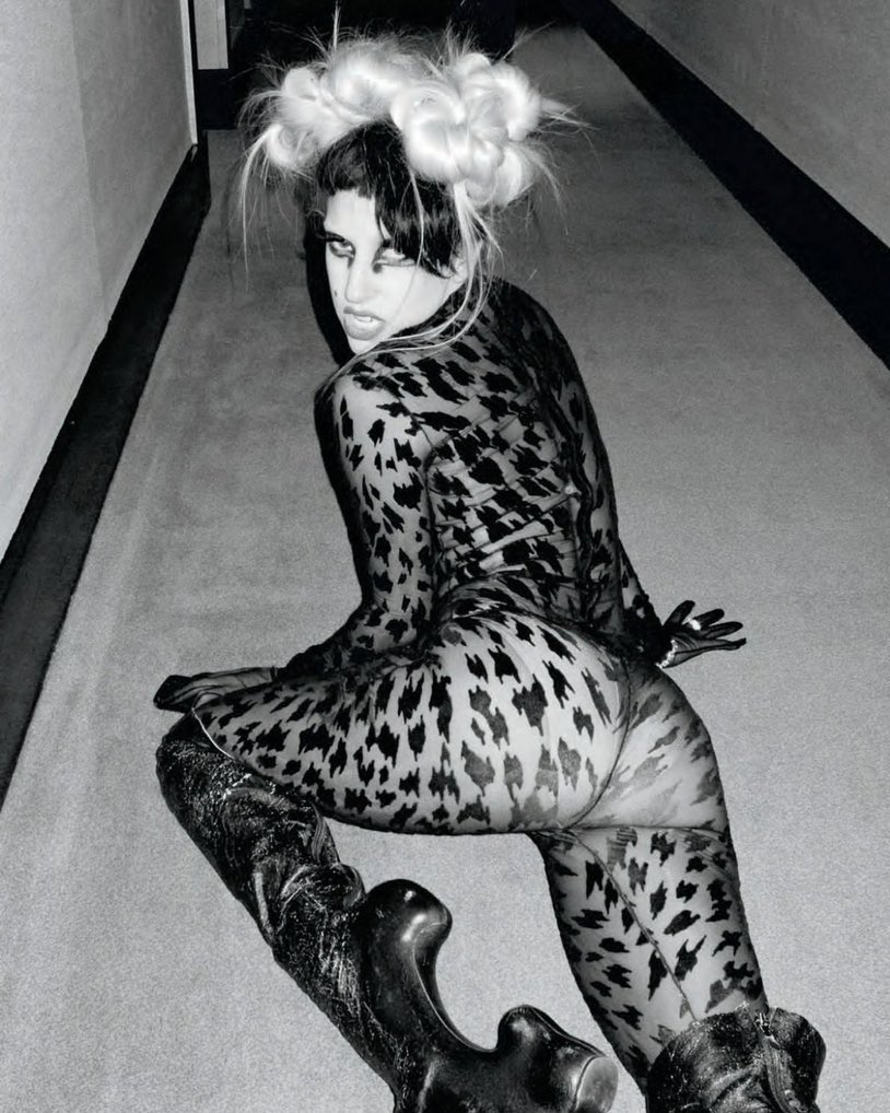 dontrmrartpop's tweet photo. Gaga in Mugler changed my life https://t.co/N3Ia4gX5lR