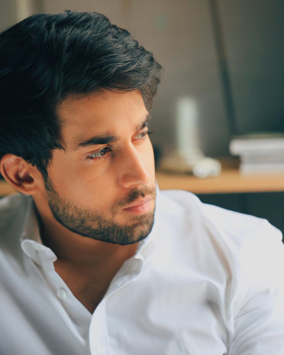 myself_imomo's tweet photo. Ha chand ma bhi daag par na tujh ma AK bhi 
#HBDBilalAbbasKhan #BilalAbbasKhan https://t.co/wiYeeLp2Gn