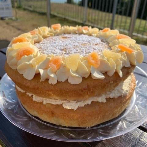 Cakes for tomorrow are Kinder Bueno, Trifle, Carrot, St. Clements, GF Lemon and Lime and Victoria Sponge

#blueberryscafe #cake #iow #kinderbueno #sunday #glutenfree #retro #sunnydays #halfterm #carrot #creamcheese #earlysummer