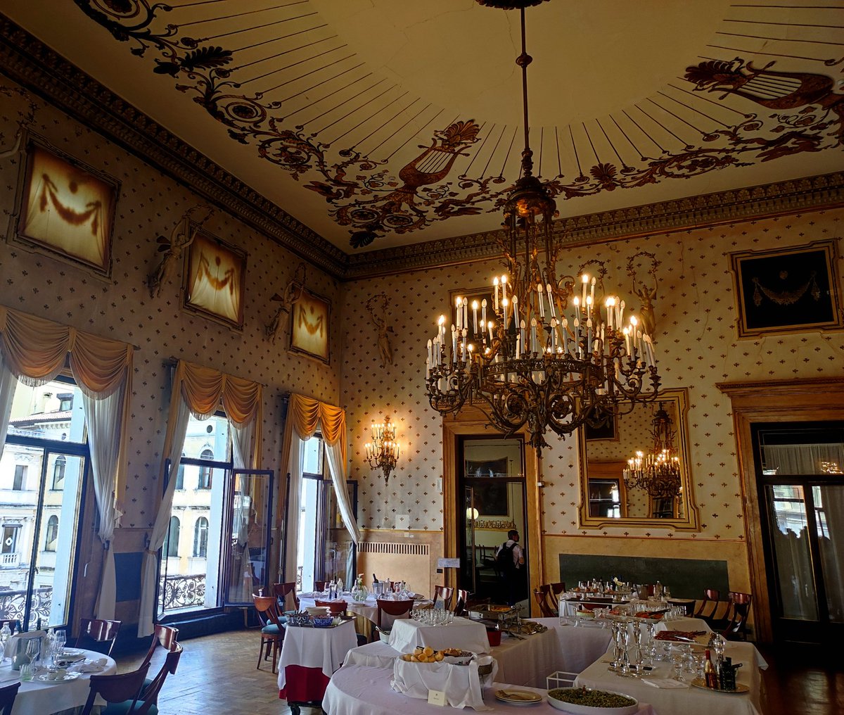 FedericaFogacci's tweet photo. The only coffee with cream that Italians drink #CaffePedrocchi https://t.co/koXyMW8DPT