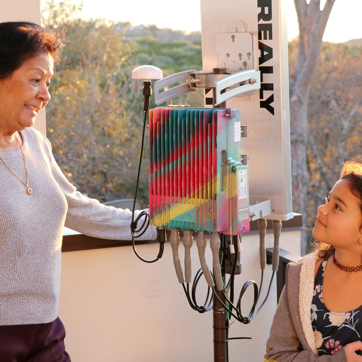 A few big players dominate traditional wireless networks, generating billions every year.

What if you could host a mini cell tower on your roof or balcony so the money goes to you?

Learn about the fastest growing decentralized wireless network, powered and owned by the people