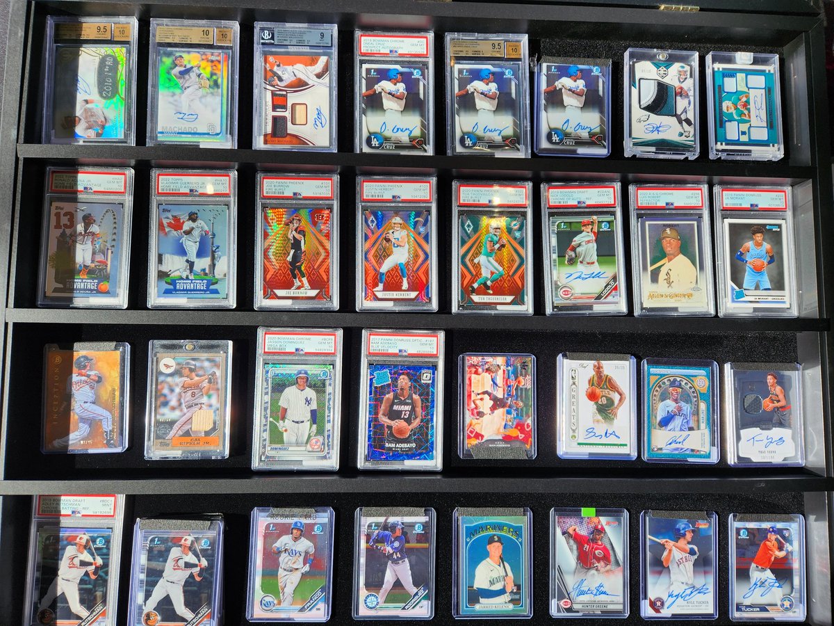 crowscardshoppe's tweet photo. We're officially set up for our first time at the annual #WSSCA sports card convention! If you're in Seattle, come say hello! 👋
Everything on display is also available to our 🐦 followers! If you spot something you like, reply below 👀 ⬇️
#whodoyoucollect #collectlikeacrow 🪶 https://t.co/siWUBSh3Rr