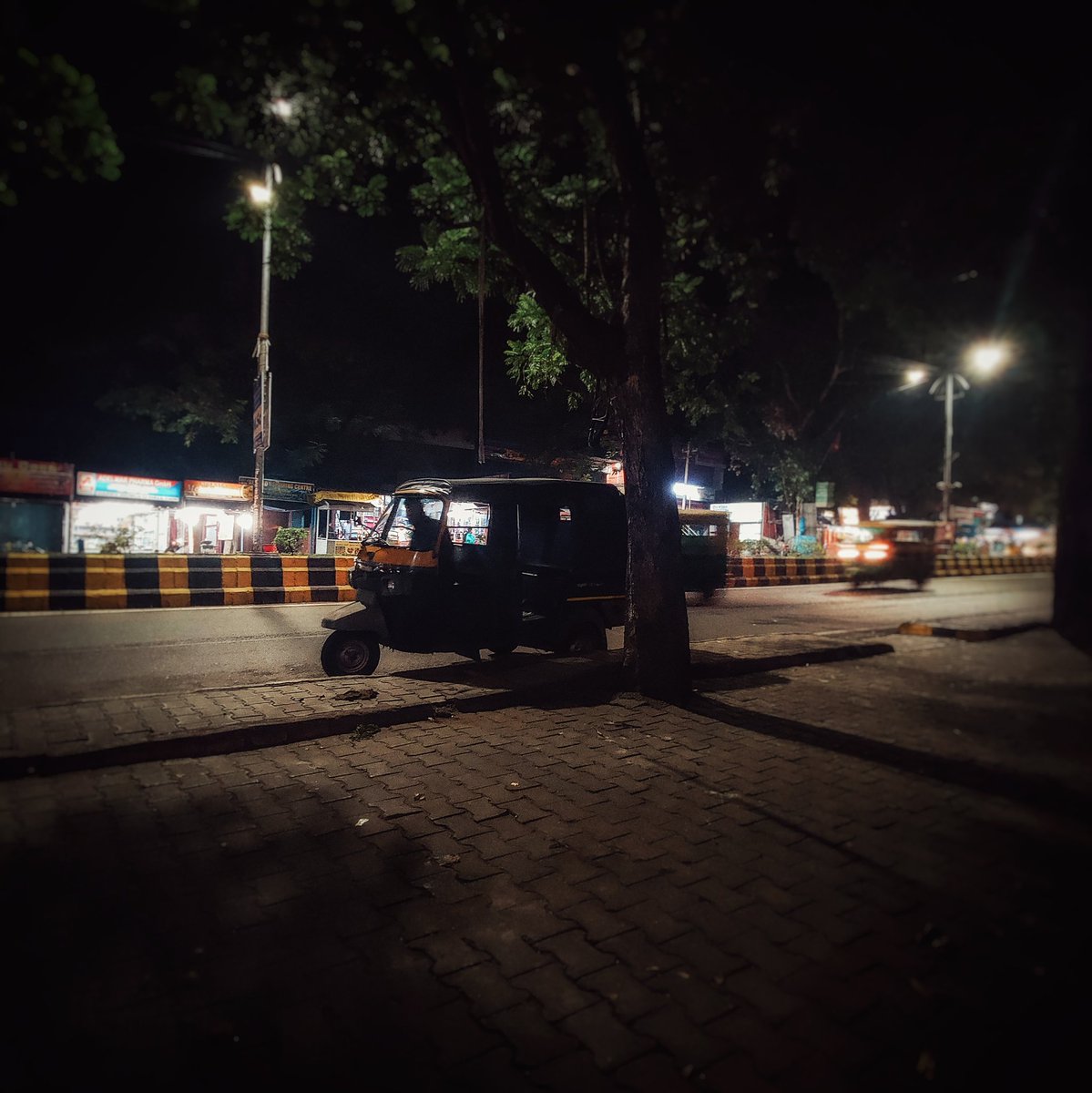 gauravkumar_96's tweet photo. In the midst of the bustling avenue, a solitary carriage found solace on the curb, inviting passerby to pause and admire its timeless beauty. https://t.co/QSlaWDCd0I
