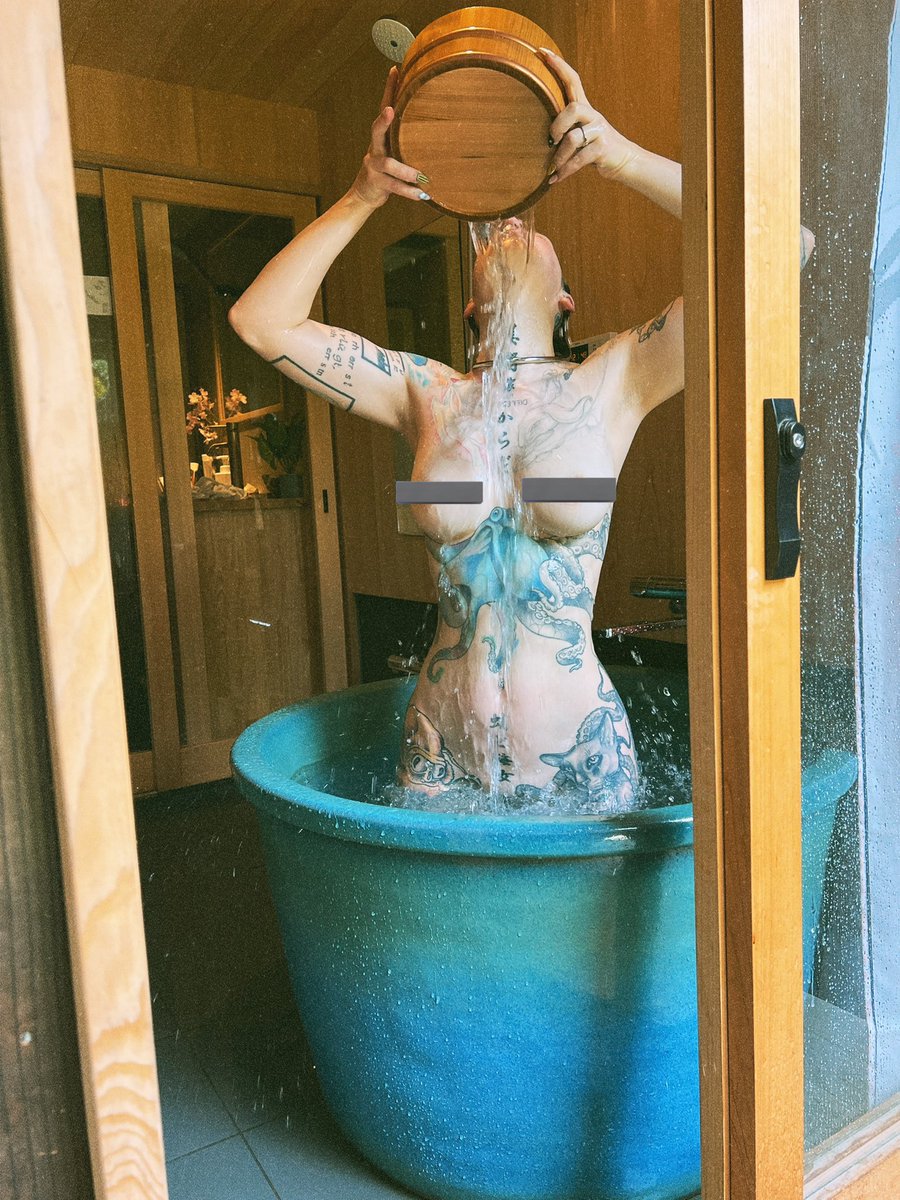 MrsNice420's tweet photo. I love japanese bathrooms https://t.co/NSGzNCheTo
