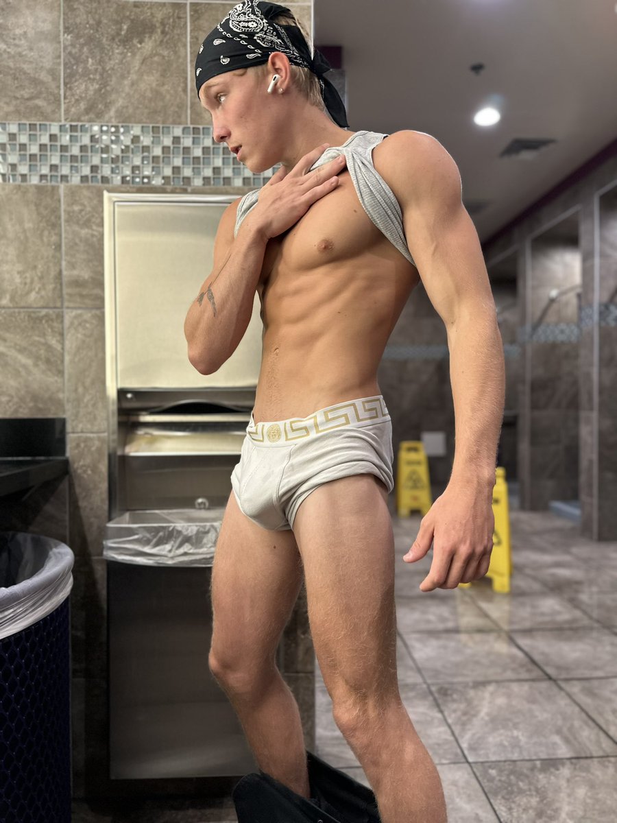 Blake Hoffman on Twitter: "Something’s happening to me who wanna cuddle link in bio:)"