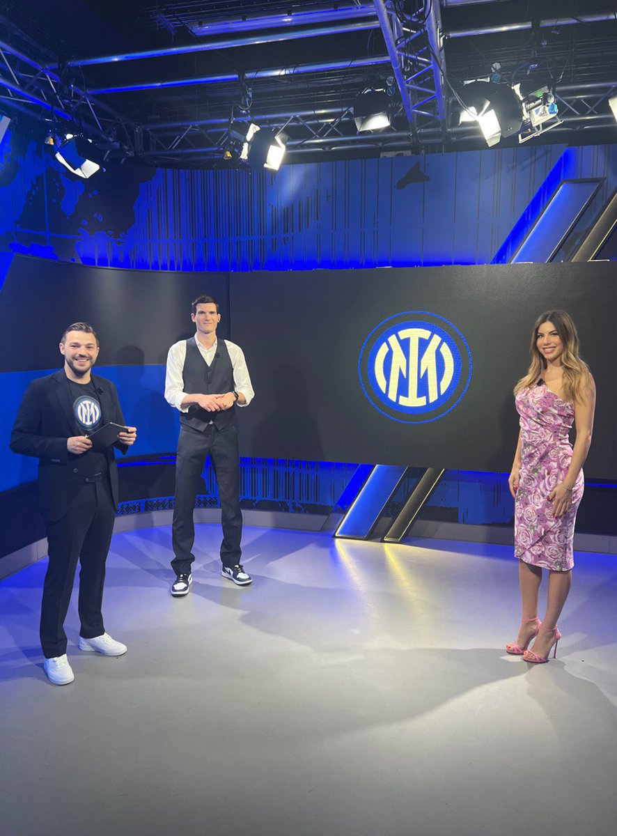 Inter TV (@inter_tv) on Twitter photo ๐๏ธ LIVE
โซ๏ธ๐ต Ultima giornata! Siamo in onda con LiveMatch pre #TorinoInter ๐ช
๐๏ธ In studio <a href="/EvaGini/">Eva Gini</a>, Thomas #Lawrence, Marco #Andreolli
๐๏ธ Da Torino <a href="/FSIANI87/">Fernando Siani</a>
๐ข I numeri di <a href="/AccotoGaia/">Gaia Accoto</a>
๐๏ธ Telecronaca <a href="/robertoscarpini/">roberto scarpini</a>
๐บ 232 <a href="/SkySport/">skysport</a>
๐ฑ <a href="/DAZN_IT/">DAZN Italia</a> ๐bit.ly/3QBRYLi ๐๏ธ LIVE
โซ๏ธ๐ต Ultima giornata! Siamo in onda con LiveMatch pre #TorinoInter ๐ช
๐๏ธ In studio <a href="/EvaGini/">Eva Gini</a>, Thomas #Lawrence, Marco #Andreolli
๐๏ธ Da Torino <a href="/FSIANI87/">Fernando Siani</a>
๐ข I numeri di <a href="/AccotoGaia/">Gaia Accoto</a>
๐๏ธ Telecronaca <a href="/robertoscarpini/">roberto scarpini</a>
๐บ 232 <a href="/SkySport/">skysport</a>
๐ฑ <a href="/DAZN_IT/">DAZN Italia</a> ๐bit.ly/3QBRYLi