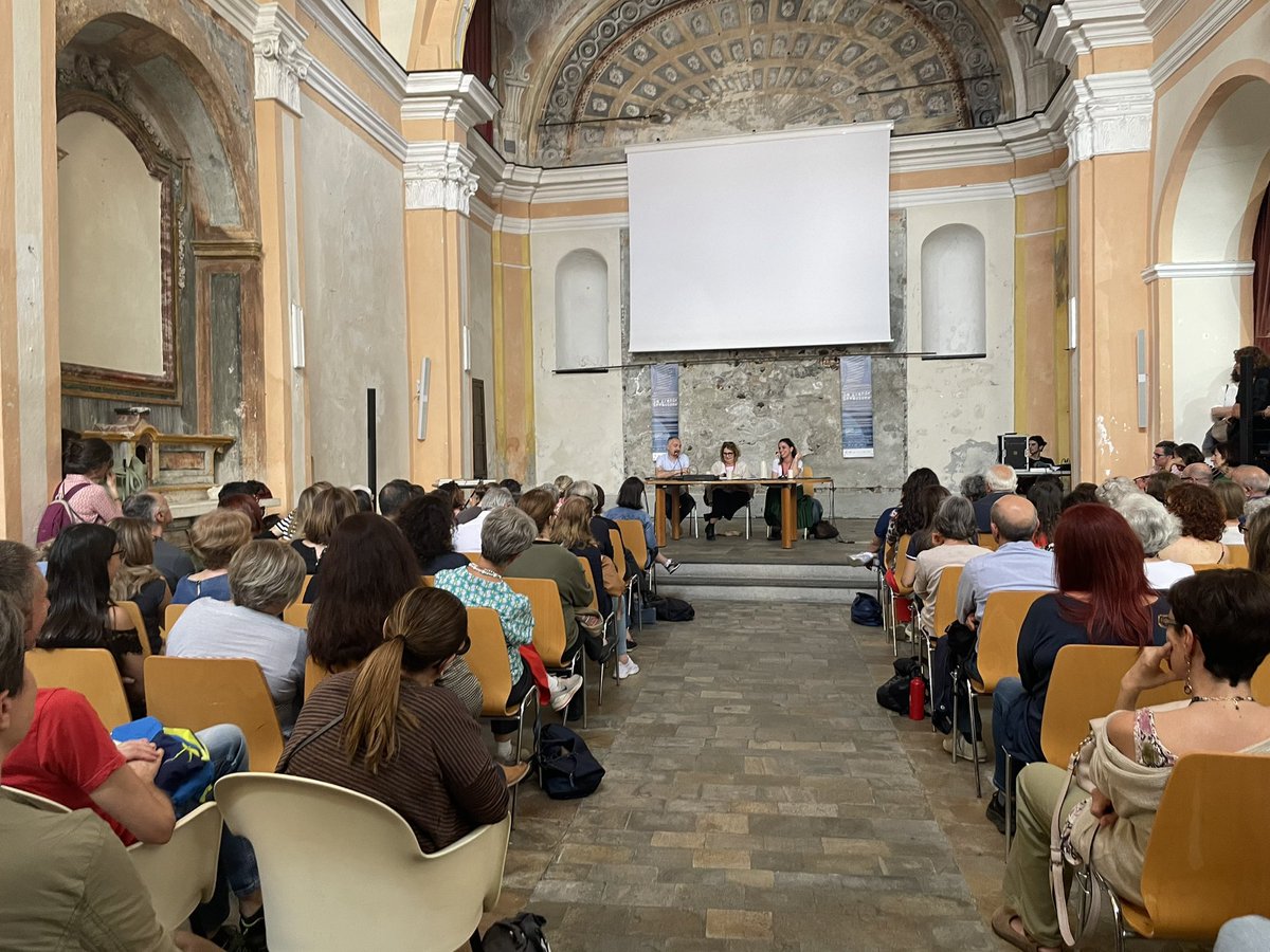 Sala pienissima a #lagrandeinvasione per <a href="/anto_lattanzi/">antonella lattanzi</a> e <a href="/MatteoBBianchi/">Matteo B. Bianchi</a>