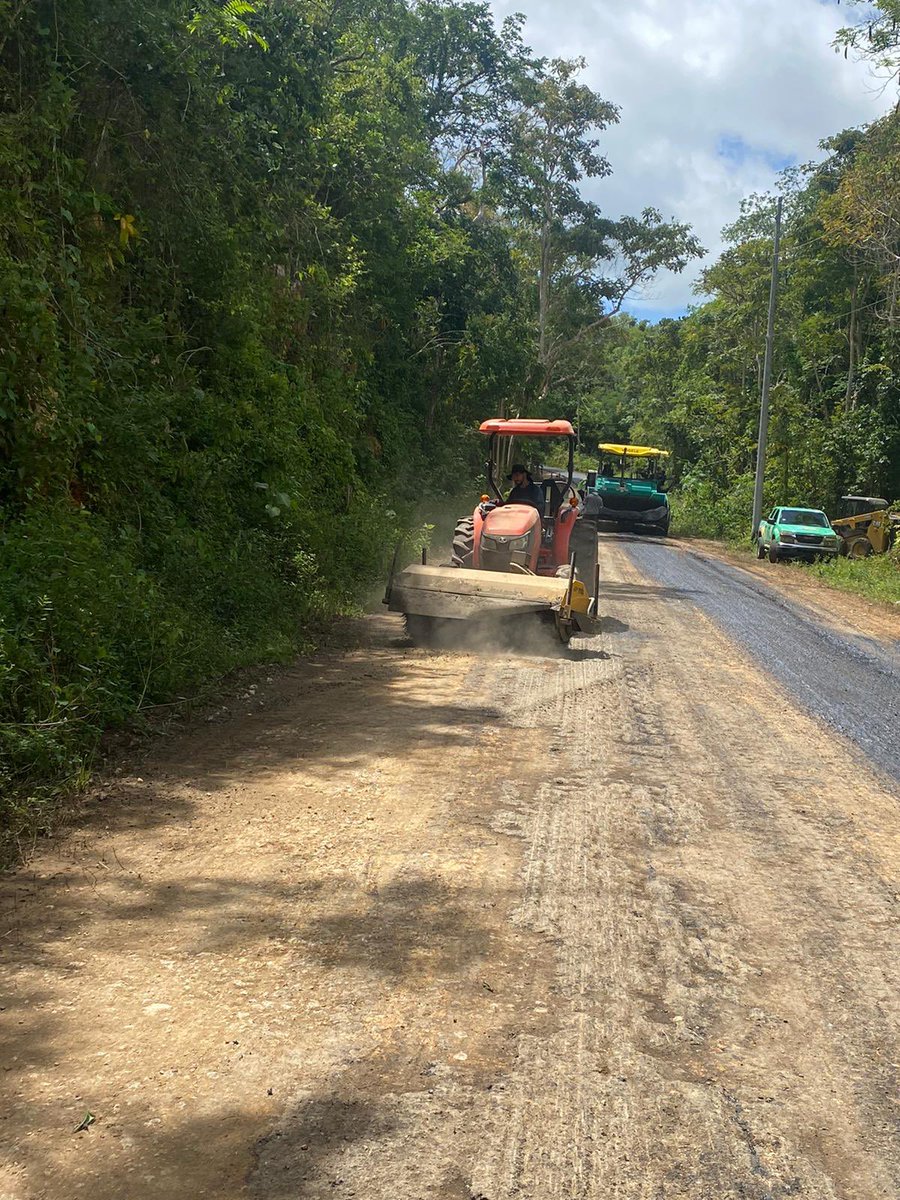 gabrielhr51's tweet photo. #HOY sábado continuan los trabajos de asfalto a la carretera PR-4488 en el barrio #AbraHonda como parte del MOU firmado con el Departamento de Obras Publicas Estatal @DTOP bajo su programa Cambiando Carriles.
#ProyectoCallesSeguras https://t.co/lusWq9irI8