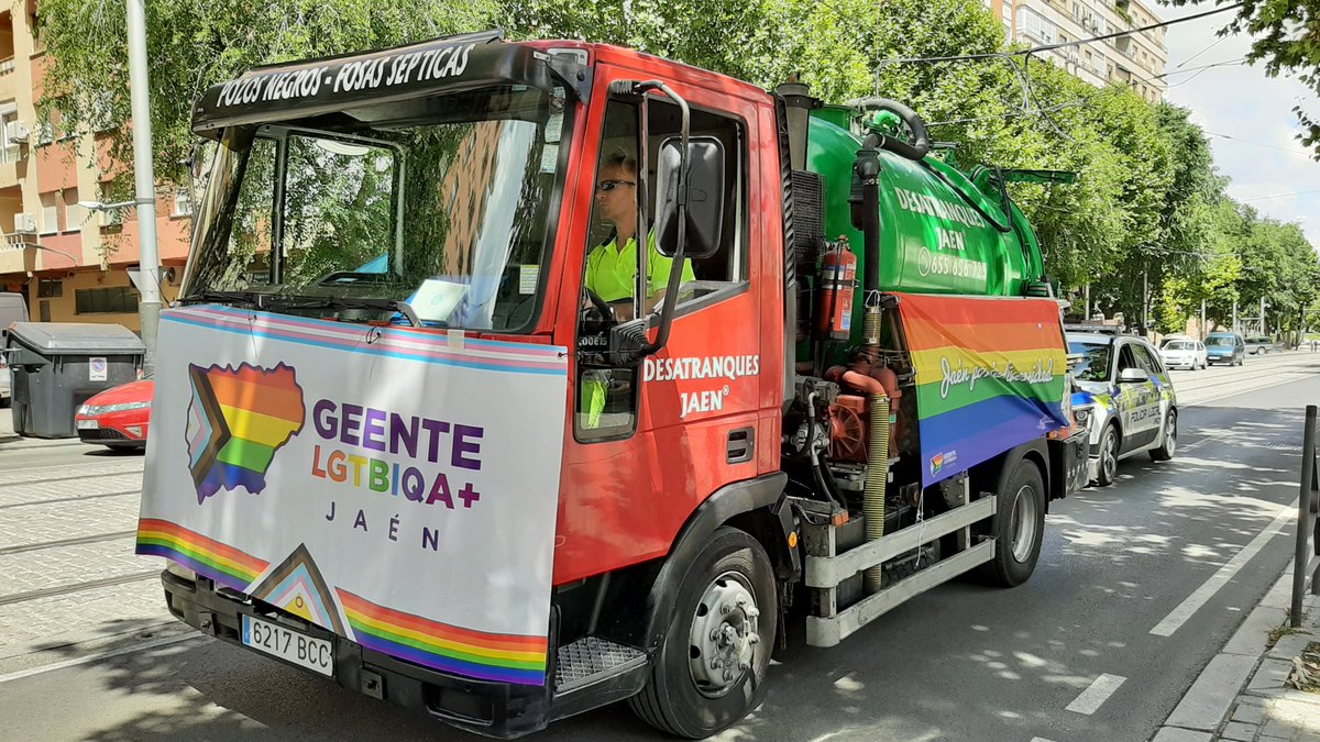 Los de <a href="/DesatranqueJaen/">Desatranques Jaén</a> en el Día del Orgullo en #Jaén con @GeenteLGTBIQA me ha emocionado, no lo niego (ahora os cuento más en <a href="/ideal_jaen/">ideal_jaen</a> )
❤️🧡💛💚💙💜