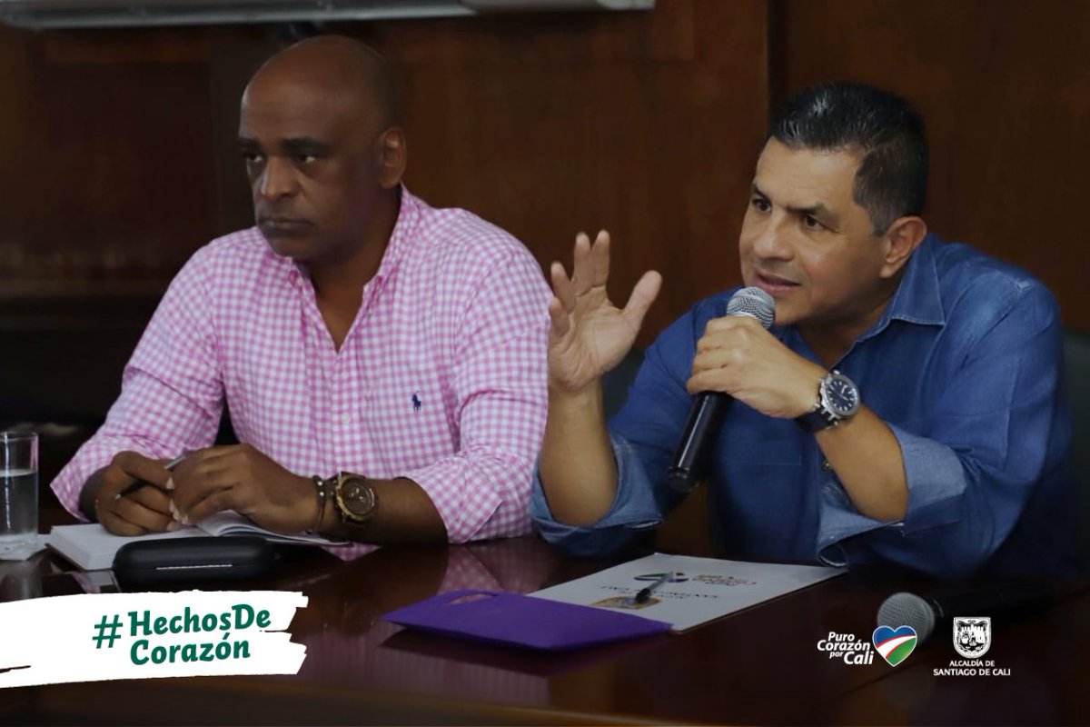 Educacion_Cali's tweet photo. #AEstaHora Reunidos con el  Alcalde @JorgeIvanOspina, organismos de la Administración Distrital e Instituciones Educativas de la comuna 15, para concretar acciones que fortalezcan la seguridad y la permanencia de nuestros estudiantes en las aulas de clase.

#HechosDeCorazón💙❤️💚 https://t.co/DKOOdxHR95