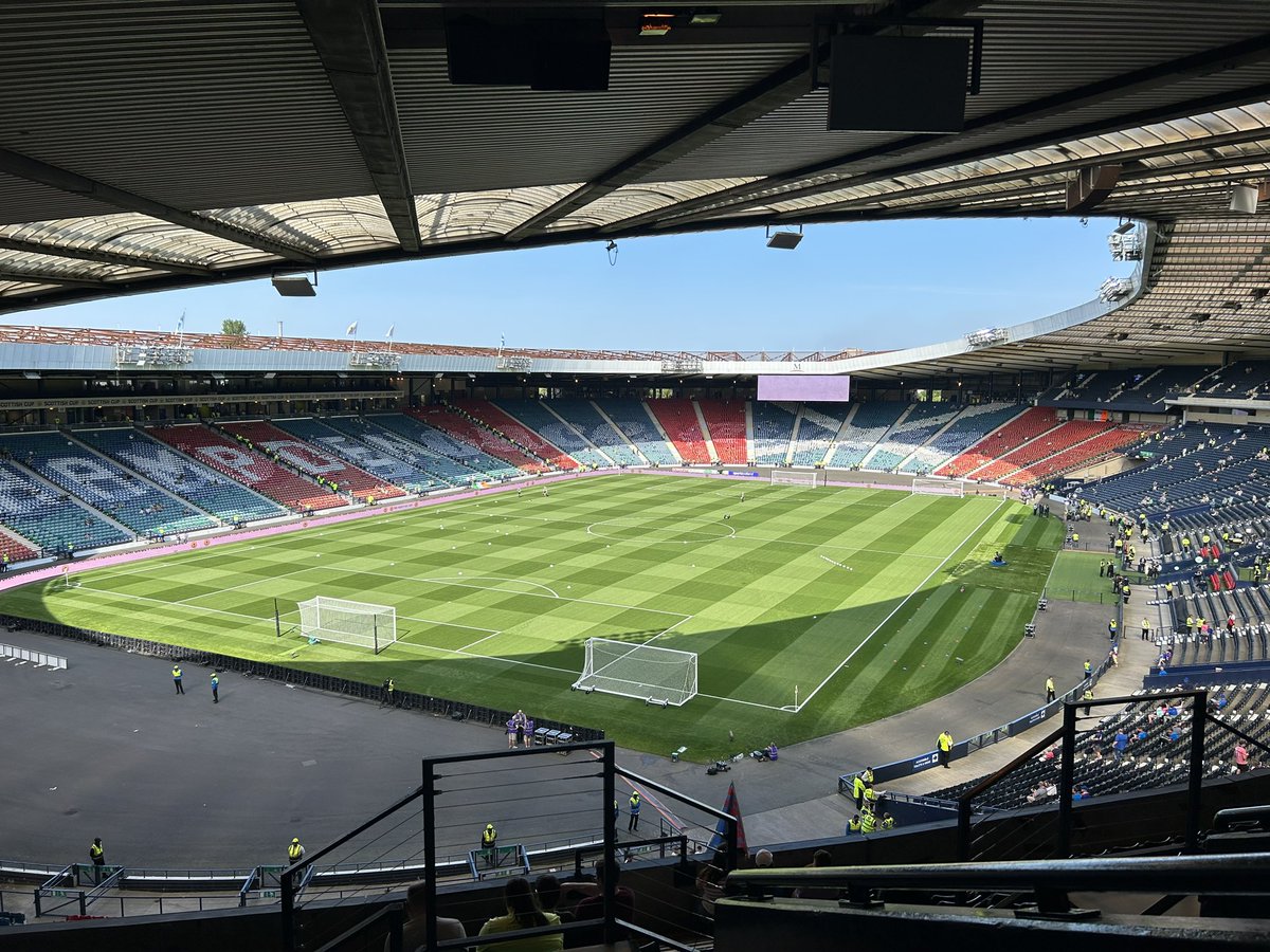 andiabz's tweet photo. Mon the Caley! @HampdenPark @ICTFC v @CelticFC with @GavDWalker https://t.co/0r3puwD5B6