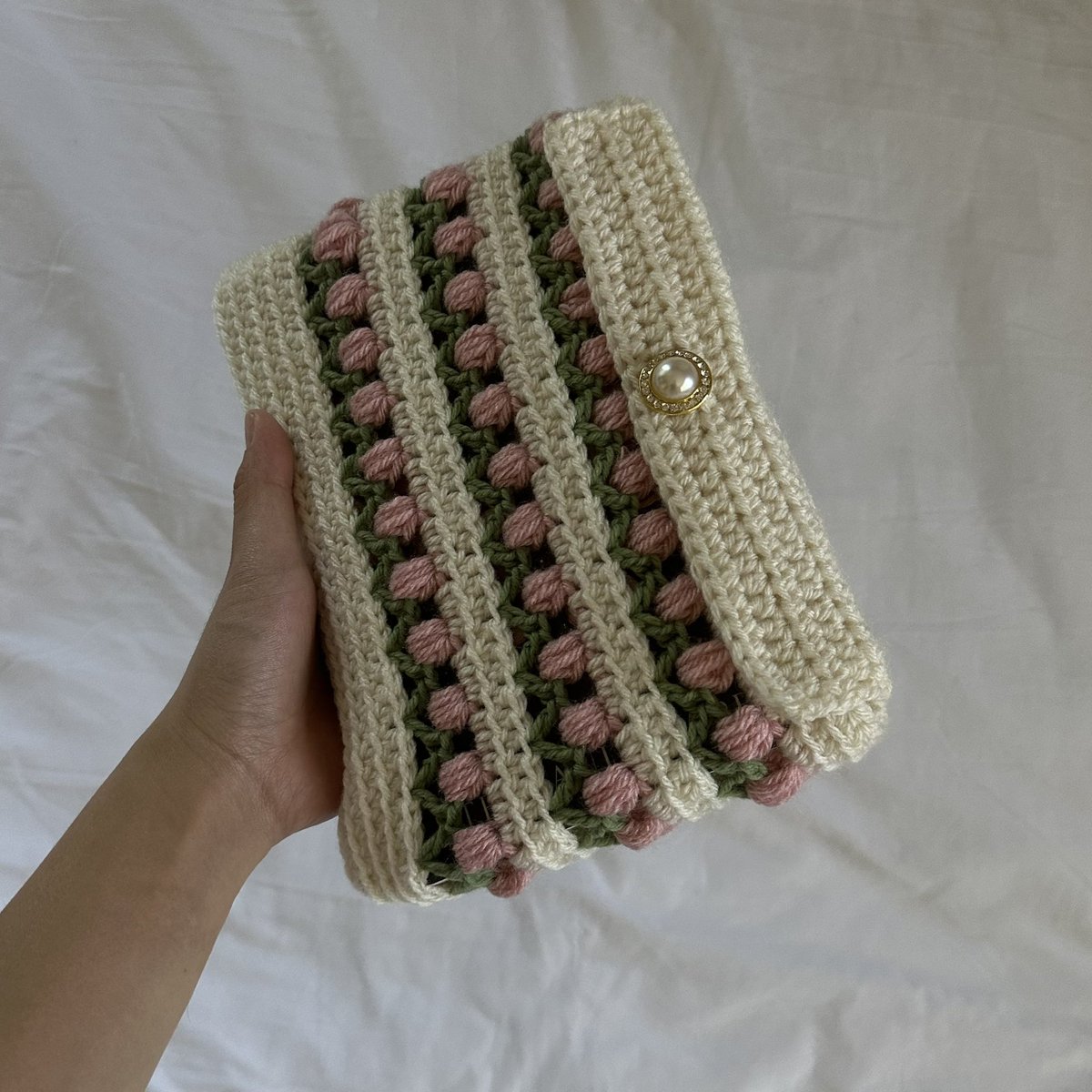 guys look at my new crocheted book sleeve it’s so perfect i’m obsessed!!!🌷🌷🌷