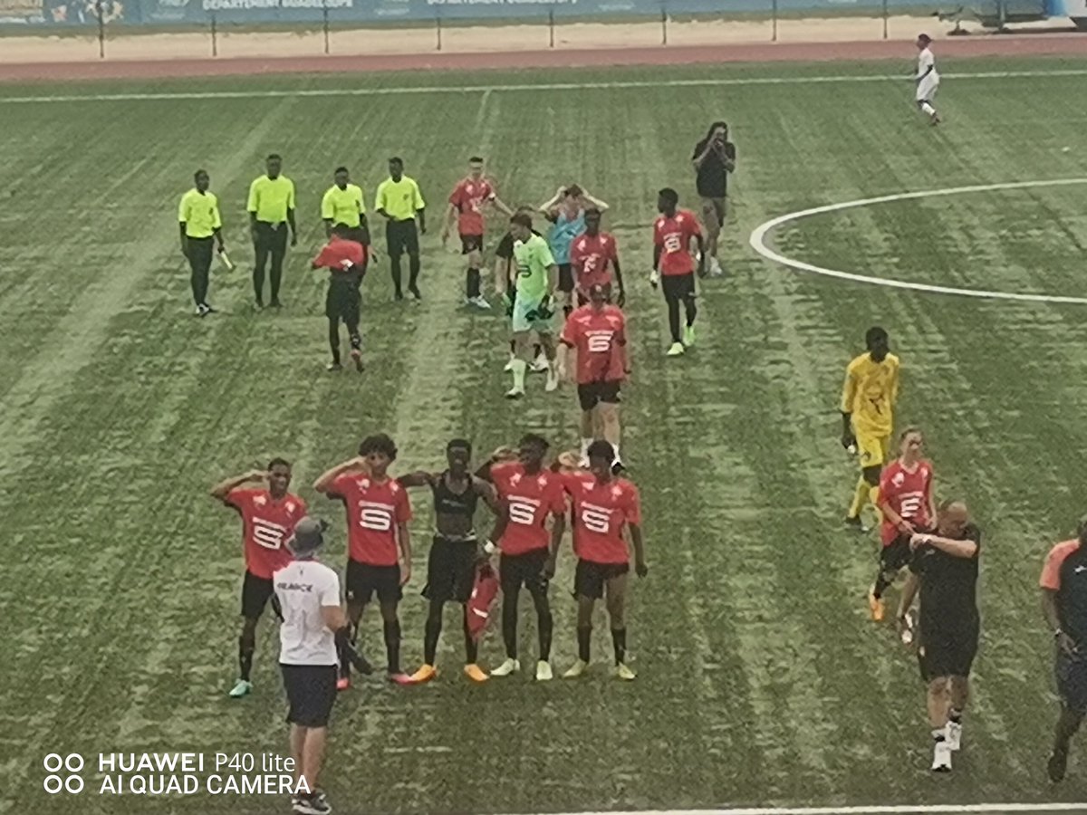 Bravo aux U16 du @staderennais pour leur qualification à la finale du tournoi international de Guadeloupe
#toutdonner