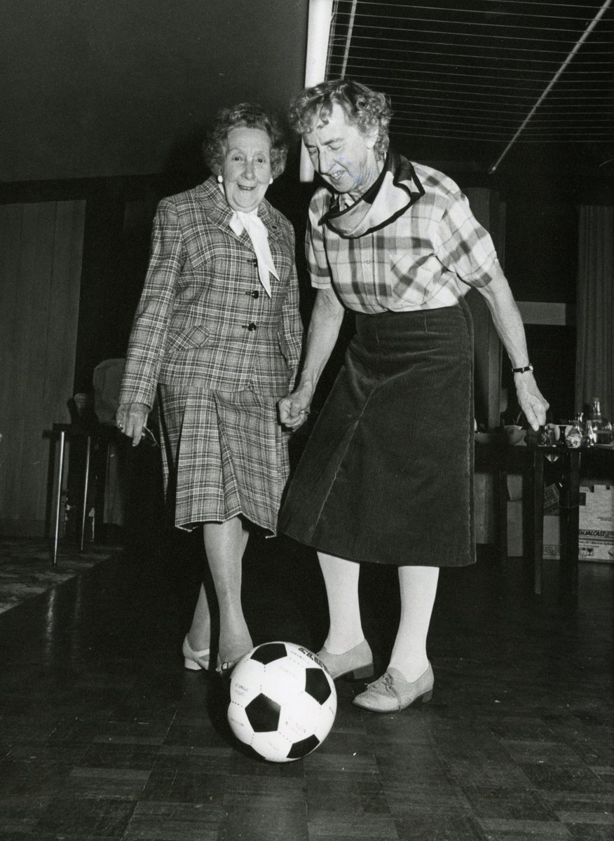 childrensociety's tweet photo. Our final throwback to end our celebration of volunteers over the years! Here's a fabulous image of two ladies having fun at an autumn market in Bexhill in the1980s.  ⚽📸 #VolunteersWeek https://t.co/Jsluu6IIIU
