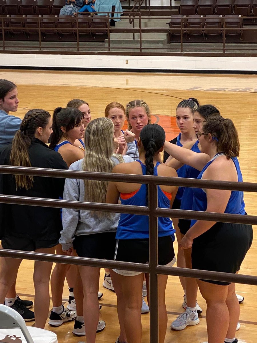 CoachWheeler9's tweet photo. Going on 5 summers of coaching my Valley girls! I’m so blessed with such great kids and community. Sands team camp was a blast! https://t.co/qTQGTP2ktm