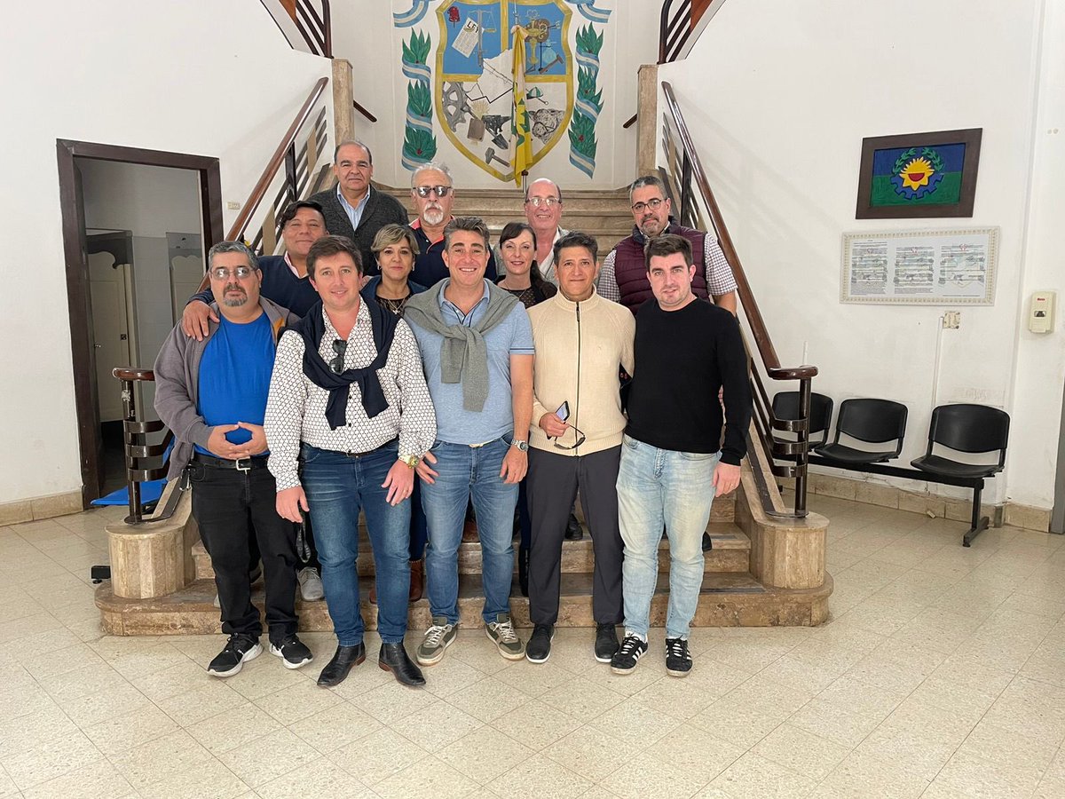 AndyGenna's tweet photo. Ayer junto al equipo de @halconespba1 nos reunimos con @JavierJiguacel para organizarnos y trabajar en cuidar los votos de @PatoBullrich en Pilar, la Provincia y toda la Argentina.

#LaFuerzaDelCambio 💪
#PatriciaPresidente 🦆 https://t.co/Ih5gBOVHd6