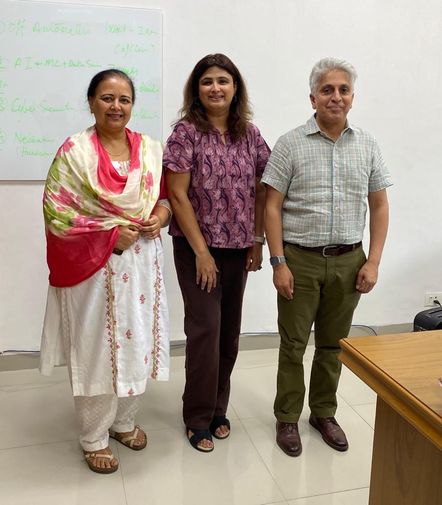 SchoolEduChd's tweet photo. @SchoolEduChd our focus is to provide global exposure to students,we have collaborated with #RELOIndia for English Access Microscholarship program,sponsored by @USAndIndia . Ms. Rachna Sharma,Specialist @RELOIndia met DSE Sh. @HPSBRAR to discuss ways of strengthening the  program https://t.co/iUlXlp9PYN