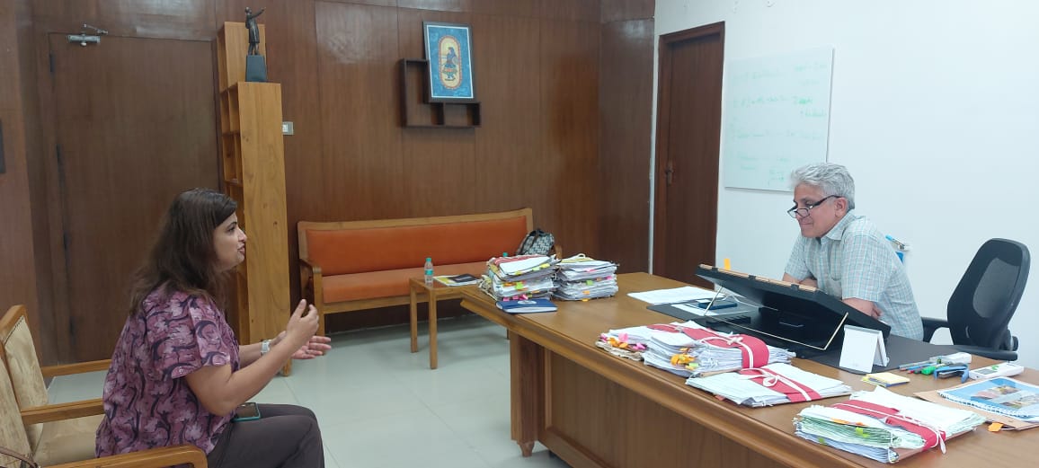 SchoolEduChd's tweet photo. @SchoolEduChd our focus is to provide global exposure to students,we have collaborated with #RELOIndia for English Access Microscholarship program,sponsored by @USAndIndia . Ms. Rachna Sharma,Specialist @RELOIndia met DSE Sh. @HPSBRAR to discuss ways of strengthening the  program https://t.co/iUlXlp9PYN