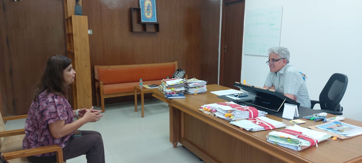 SchoolEduChd's tweet photo. @SchoolEduChd our focus is to provide global exposure to students,we have collaborated with #RELOIndia for English Access Microscholarship program,sponsored by @USAndIndia . Ms. Rachna Sharma,Specialist @RELOIndia met DSE Sh. @HPSBRAR to discuss ways of strengthening the  program https://t.co/iUlXlp9PYN