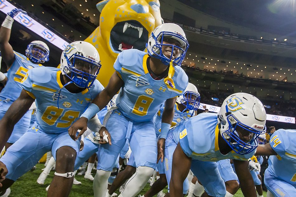kingstonf50's tweet image. Very blessed to receive my very first offer form Southern Unviersty!! @GeauxJags @damonnivens @CoachDre38 @EricDooley80 @CoachBeck56 @SwickONE8 @CHHS_Sports @PrepRedzoneGA @deucerecruiting @CollinsHillFB