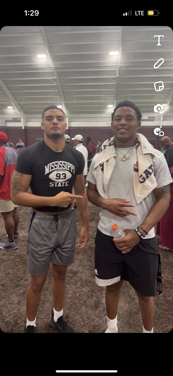 Aden Dedeaux DE/OLB (Head Hunter🦈) tweet media