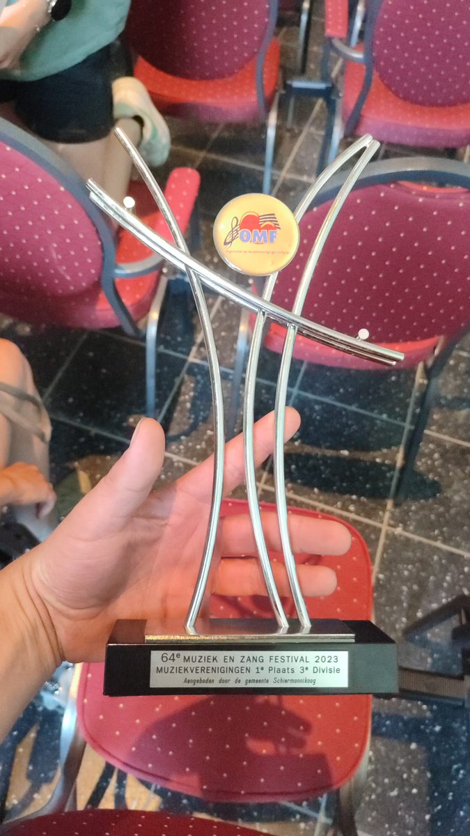 JanPietdeBoer's tweet photo. Vandaag op Schiermonnikoog dagprijs gewonnen met fanfare #Bazuin #Lutjegast, de beste van 27 fanfares!! Nu feestje bouwen!! @GemWkwartier @dvhn_nl @arjenlubach https://t.co/uEMydIGZm7