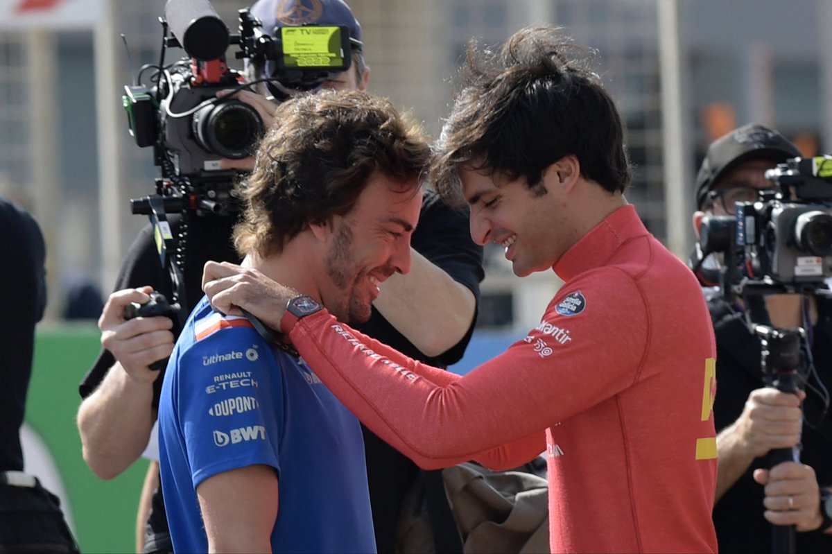 agustinms67's tweet photo. Carlos Sainz mañana tendrá que hacer un acto de PATRIOTISMO y llevarse por delante a Max en la primer curva.

Leclerc no sumará puntos, le debe esto a Fernando por lo de AUSTRALIA. 

Si Sainz es VERDADERAMENTE español SABE lo que tiene que hacer. https://t.co/yZUnP90pj4