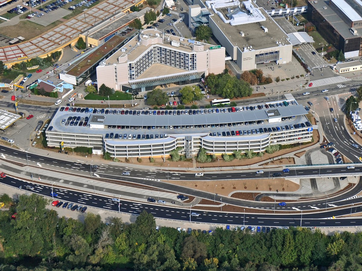 Vyrážíte se zchladit na Riviéru? Využijte výhodné parkování v krytých garážích Expoparking. Najdete je naproti 4. bráně výstaviště a na Riviéru to máte jen pár kroků.

Více informací najdete na bvv.cz/expoparking.

#bvv #brno #expoparking