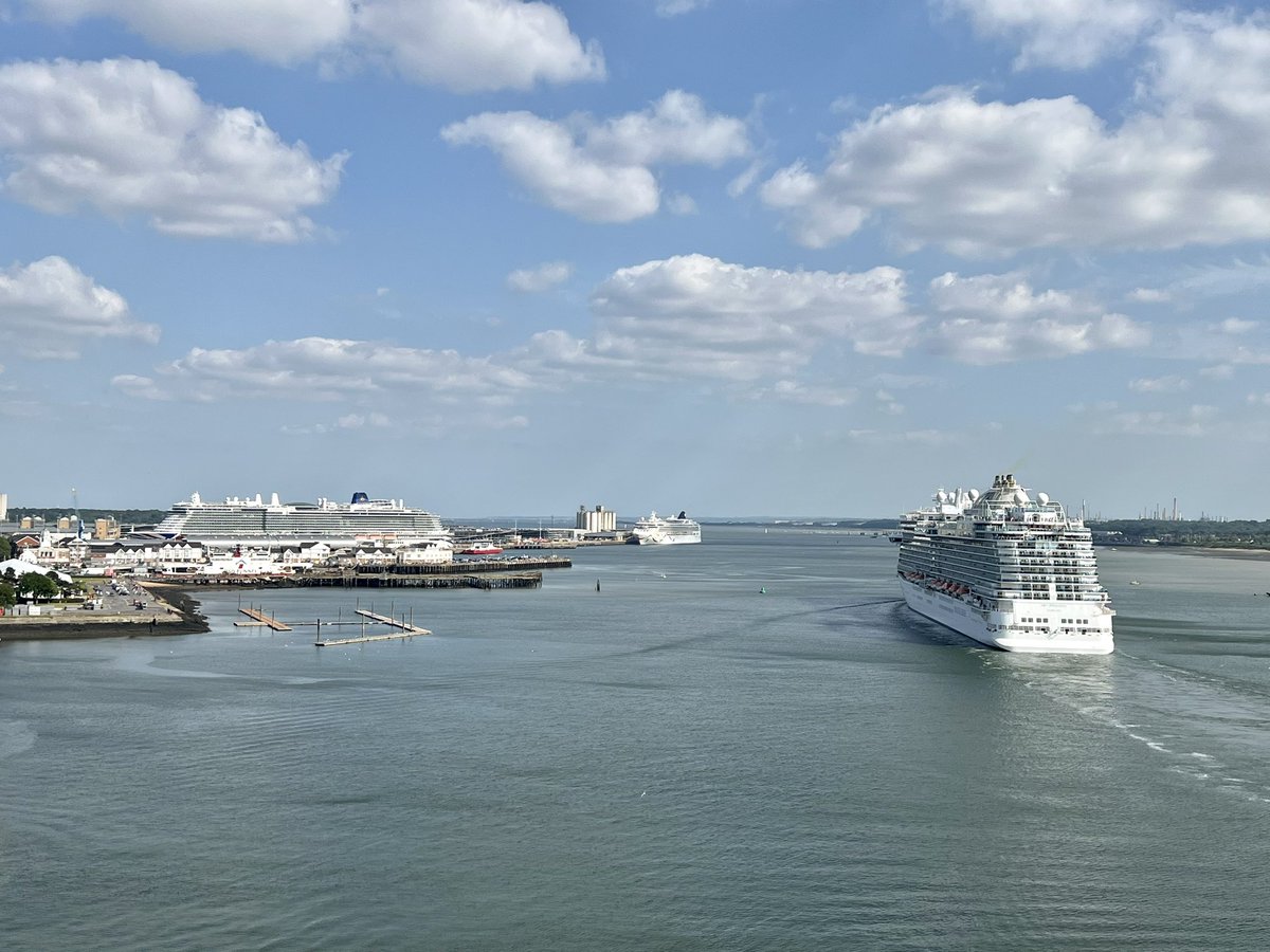 Goodbye Sky Princess! 👋🏻

Passing MSC Virtuosa as she departs for Bergen this sunny afternoon in Southampton ☀️🛳️

#SkyPrincess | @PrincessCruises