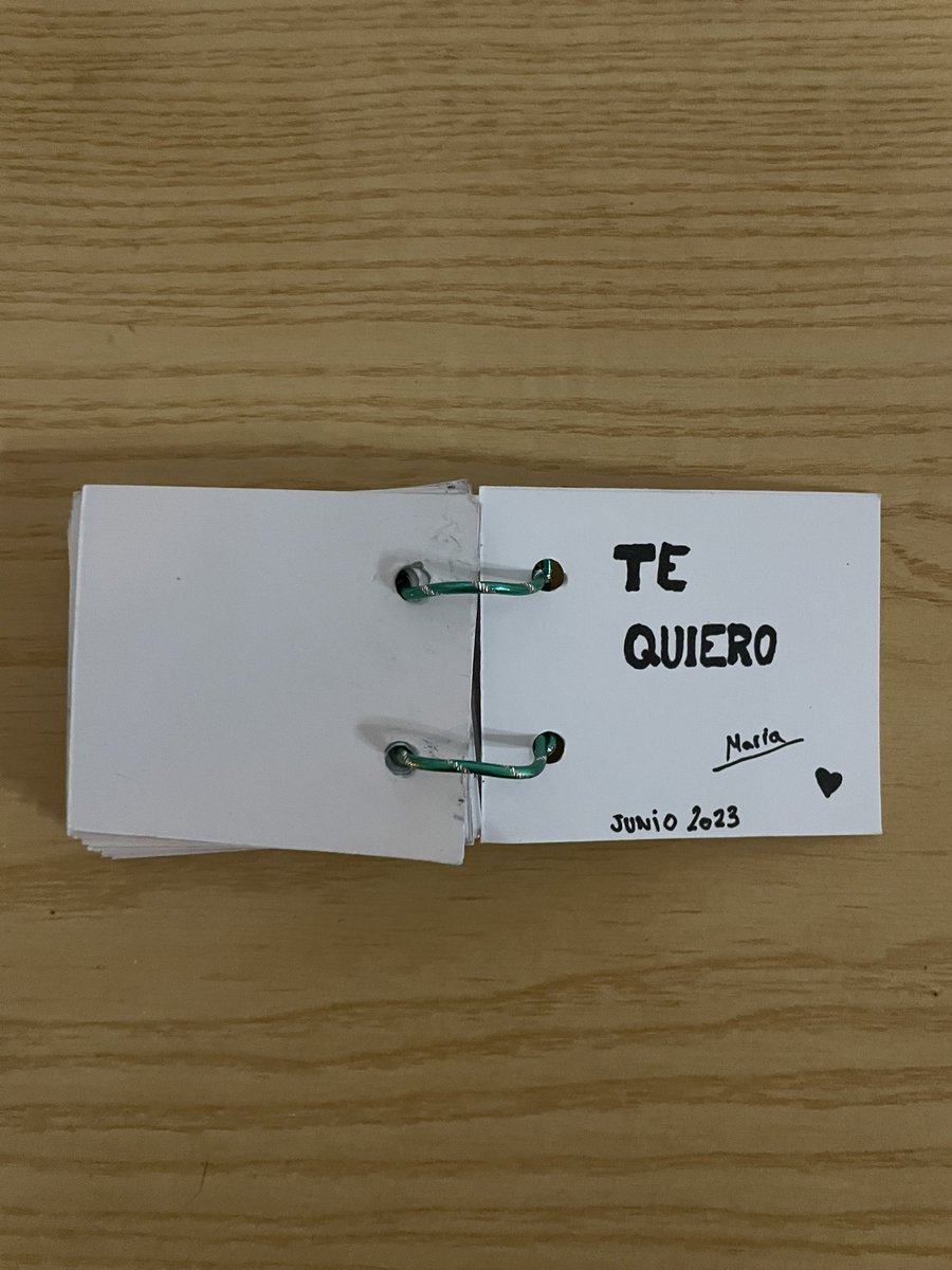 MariaTheElf's tweet photo. le he hecho a mi novio una libretita de como decir “te quiero” según Extremoduro 🥹🤭🫶🏽❤️ https://t.co/3mJH1JjEEB