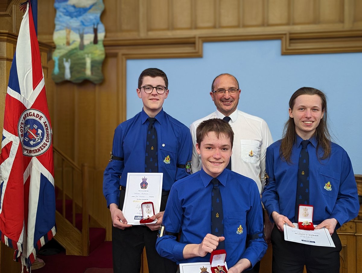 3rdInvernessBB's tweet photo. QUEEN'S BADGE 👑

Congratulations to William, Kyle and Levi who achieved their Queen's Badge this session and were recently presented their badge and certificate by their Mums! 

They are pictured here with Company Captain Gary!

Well done all! https://t.co/U7fXlwYmC0